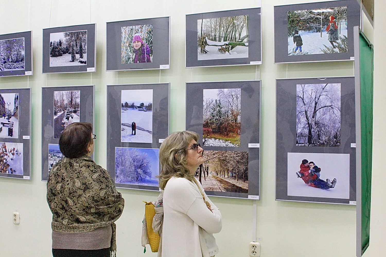 Выставка картин. Выставочная экспозиция живопись и Графика. Выставки картин в Калининграде.